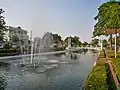 Khlong Khu Mueang Doem (old city moat) left: Phra Borom Maha Ratchawang, right: Wat Ratchabophit