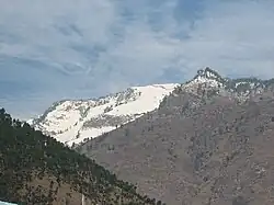 Lug valley