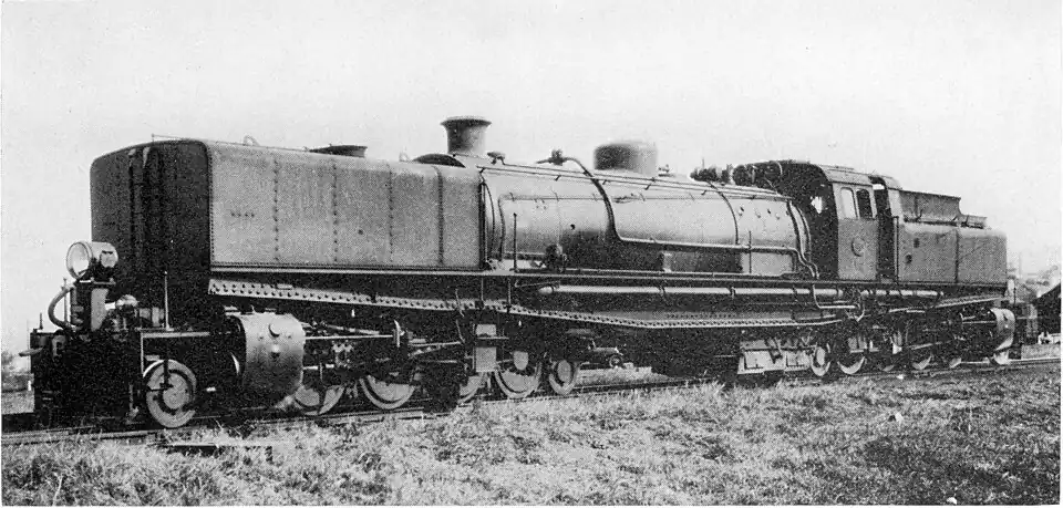 Class HF no. 1386 at Durban locomotive depot, c. 1950